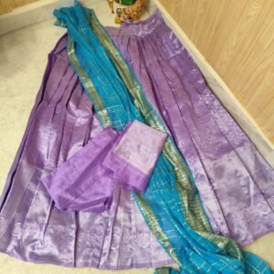 Nooré Tradition – Lilac Silk Dhavani Set