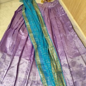 Nooré Tradition – Lilac Silk Dhavani Set