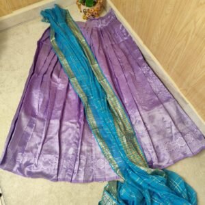 Nooré Tradition – Lilac Silk Dhavani Set