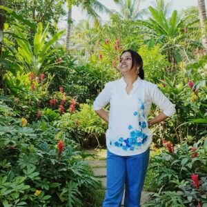 Top white with floral print